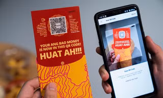 Một loại phong bao mừng tuổi công nghệ cao có gắn mã QR của DBS Bank (Ảnh:DBS)