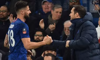 Màn trình diễn ấn tượng của Olivier Giroud đang đem đến sự khó xử dành cho HLV Lampard. Ảnh: Getty.