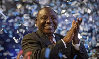 Chủ tịch ANC Cyril Ramaphosa nhiệt liệt hoan nghênh chiến thắng trong cuộc bầu cử tại lễ ăn mừng tại Pretoria, Nam Phi