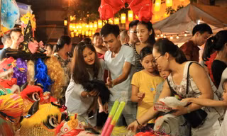 Nhộn nhịp sắm đồ chơi truyền thống dịp Trung thu