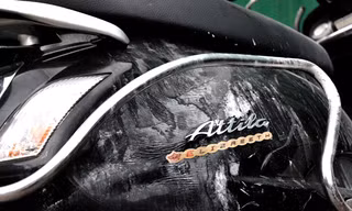 Chiếc xe bị Attila sau khi cháy