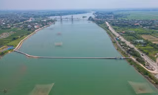 Cây cầu phao 'độc nhất vô nhị' nối đôi bờ Thạch Hãn