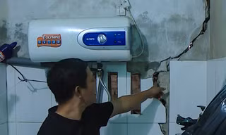 Người dân bất an vì bờ kè sạt lở gây nứt nhà