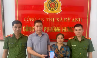 Bất ngờ nhận hàng trăm triệu đồng vào tài khoản, người đàn ông tìm người chuyển nhầm