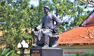 Chiêm ngưỡng 1.000 hiện vật quý về Đại thi hào Nguyễn Du