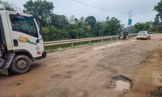 Tuyến đường liên xã nát tươm