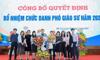 Các tân Giáo sư, Phó giáo sư năm 2020 được trường Đại học Thương mại bổ nhiệm. Ảnh: Diệp an