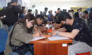 Việc làm thời vụ cuối năm hút người lao động