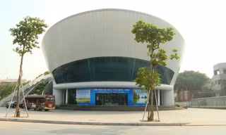 Ngày thơ Việt Nam 2025: Ninh Bình rộn ràng, Hà Nội lặng im