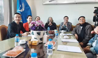 Các nhạc sĩ Doãn Nho, Giáng Son, Nguyễn Vĩnh Tiến, Văn Thao... trong buổi gặp gỡ với VCPMC sáng 9/11. Ảnh: NMH