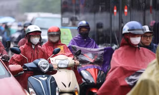 Nhiều hình thái thời tiết xấu trên biển và đất liền