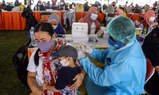 Tiêm chủng ở Java, Indonesia tháng 7/2021 