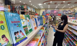  Nghị quyết của Quốc hội yêu cầu bổ sung sách giáo khoa vào danh mục hàng hóa, dịch vụ do Nhà nước định giá khi sửa đổi Luật Giá. Ảnh: Như Ý 