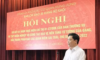 Bí thư Đảng ủy Khối các cơ quan T.Ư Nguyễn Văn Thể phát biểu tại hội nghị. Ảnh: Trường Phong 
