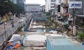 Công trình ga đường sắt đô thị Nhổn - ga Hà Nội vắng công nhân thi công trực tiếp tại công trường ngày 7/2
