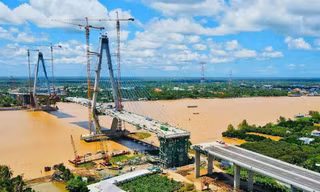 Khơi thông 'điểm nghẽn' giao thông miền Tây 
