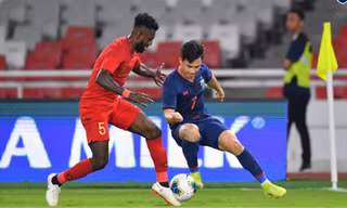 Indonesia (phải) rất muốn phá dớp chưa từng giành chức vô địch AFF Cup 