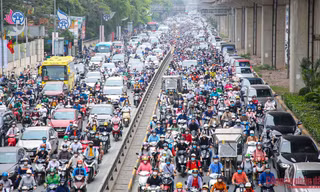 8 'lô cốt' án ngữ con đường đông đúc nhất Thủ đô 