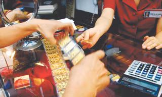 Nhà đầu tư nên 'bỏ trứng' vào đâu?