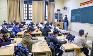 Tiết học trực tiếp đầu tiên của các em học sinh 7A2 Trường THCS Thanh Quan (Hà Nội) sau thời gian dài học trực tuyến phòng chống dịch. Ảnh: Phan Anh 