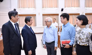 Bệnh kinh niên thiếu giáo viên: Đâu là thuốc chữa 