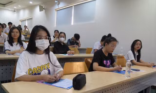 Các ngành 'hot' thống trị bảng điểm