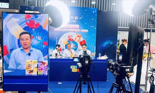 Khi ông chủ livestream bán hàng