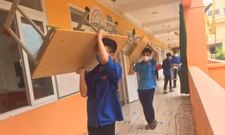 Tình nguyện viên Bắc Giang xung kích hỗ trợ người dân phòng chống dịch bệnh COVID-19
