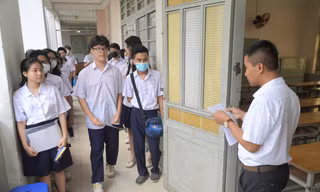 Tuyển sinh vào lớp 10: Chật vật đặt cọc giữ chỗ trường tư 