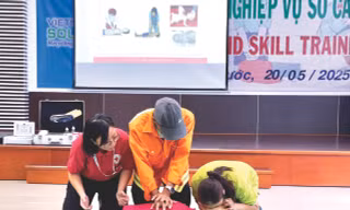 Những khóa học đặc biệt giữa nơi xử lý rác