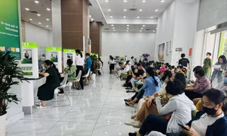TPHCM: Chờ cả buổi chưa mua được vàng