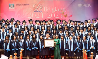 Lễ bế giảng và ra trường của teen Nguyễn Siêu: Thanh xuân rực rỡ mở ra tương lai tươi sáng