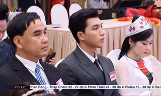 Visual "cực phẩm" của HIEUTHUHAI: Đi dự hội nghị cũng gây thương nhớ