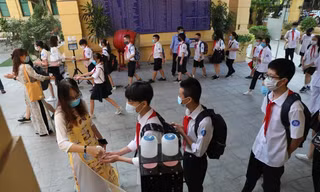 Sáng 23/8: Thêm 2 địa phương lùi lịch tựu trường, 22 tỉnh thành cho học sinh tới trường