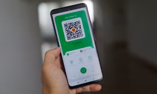 Cách khai báo y tế hộ qua app PC-Covid: Tiết kiệm thời gian cho người không có smartphone