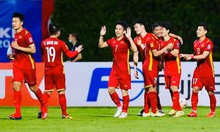 Phan Văn Đức đăng ảnh con gái để cổ vũ tinh thần, bình luận của Hoàng Đức mới gây chú ý