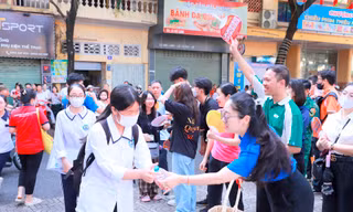 Đề thi, đáp án gợi ý môn Ngữ văn và tiếng Anh kỳ thi vào lớp 10 tại Hải Phòng