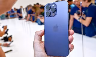 Ngắm iPhone 14 Pro Deep Purple "bằng xương bằng thịt": Phiên bản màu sắc được mong chờ nhất