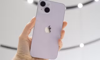 Vì sao mua iPhone 14 chính hãng tại Việt Nam sẽ phải bóc seal, kích hoạt máy tại cửa hàng?