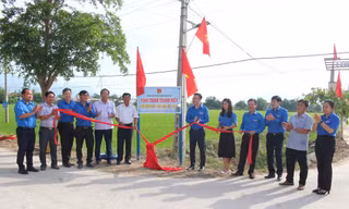 Bí thư TƯ Đoàn dự khánh thành công trình Tuyến đường thanh niên tại Ninh Thuận