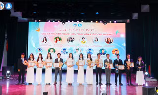 Gala Sinh viên 5 tốt 2023: Nơi vinh quang tỏa sắc tại trường Đại học Kinh tế Quốc dân