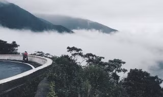 Giới trẻ "rần rần" với loạt clip săn mây ở đèo Hải Vân: Khung cảnh hiếm gặp, đẹp ngỡ ngàng