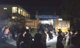 76 học sinh mầm non phải nhập viện cấp cứu trong đêm nghi do ngộ độc sữa chua