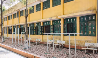 Bộ ảnh bế giảng cuối năm sân trường không một bóng người khiến teen cuối cấp ngậm ngùi