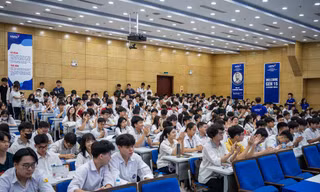Tư vấn mùa thi cùng đại diện Bộ GD&ĐT: Cân bằng giữa đam mê và thực tế, làm trái ngành có rào cản gì?