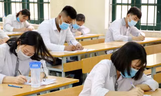 Thực hư thông tin từ năm học tới đề thi môn Văn sẽ kết hợp 2 hình thức trắc nghiệm và tự luận