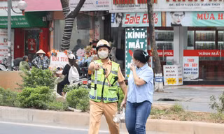 Người đi bộ khi sang đường cần nắm rõ những quy định này để tránh bị xử phạt