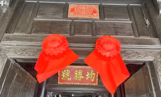 Yếu tố tâm linh sau đôi mắt cửa treo dọc phố cổ Hội An