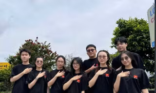 Thêu Việt Nam lên ngực 