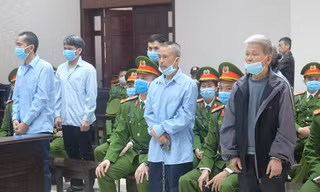 Các bị cáo tại tòa phúc thẩm.
